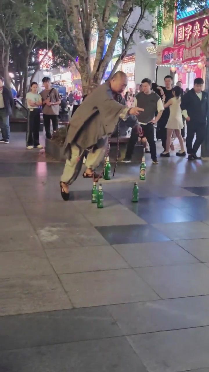 第一眼差点以为他悬空了!