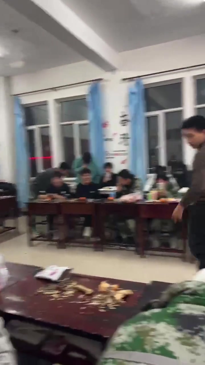 同学，班上没有你在乎的人了吗？