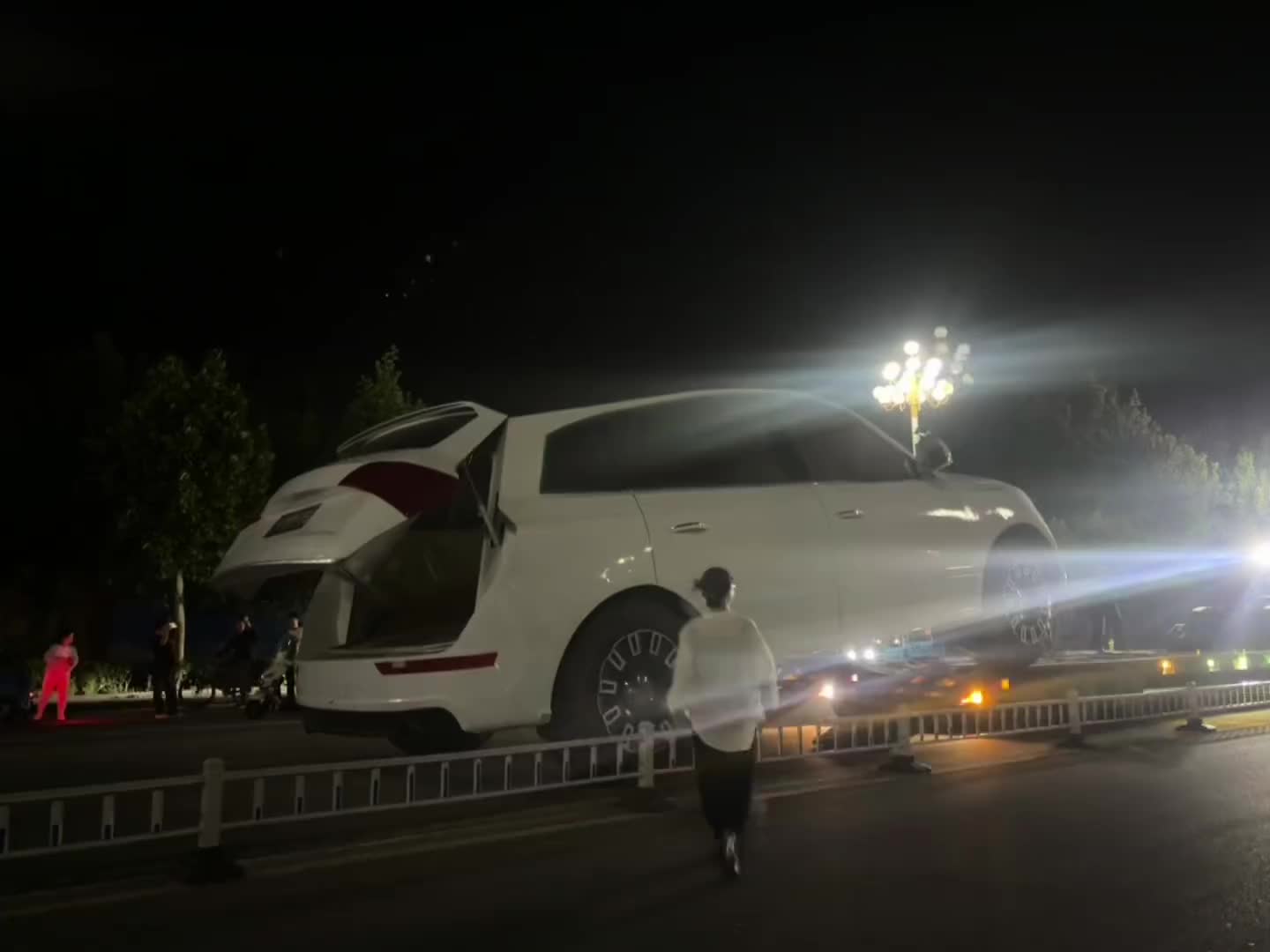 这个是 SUV，咱们平时看到的是 suv