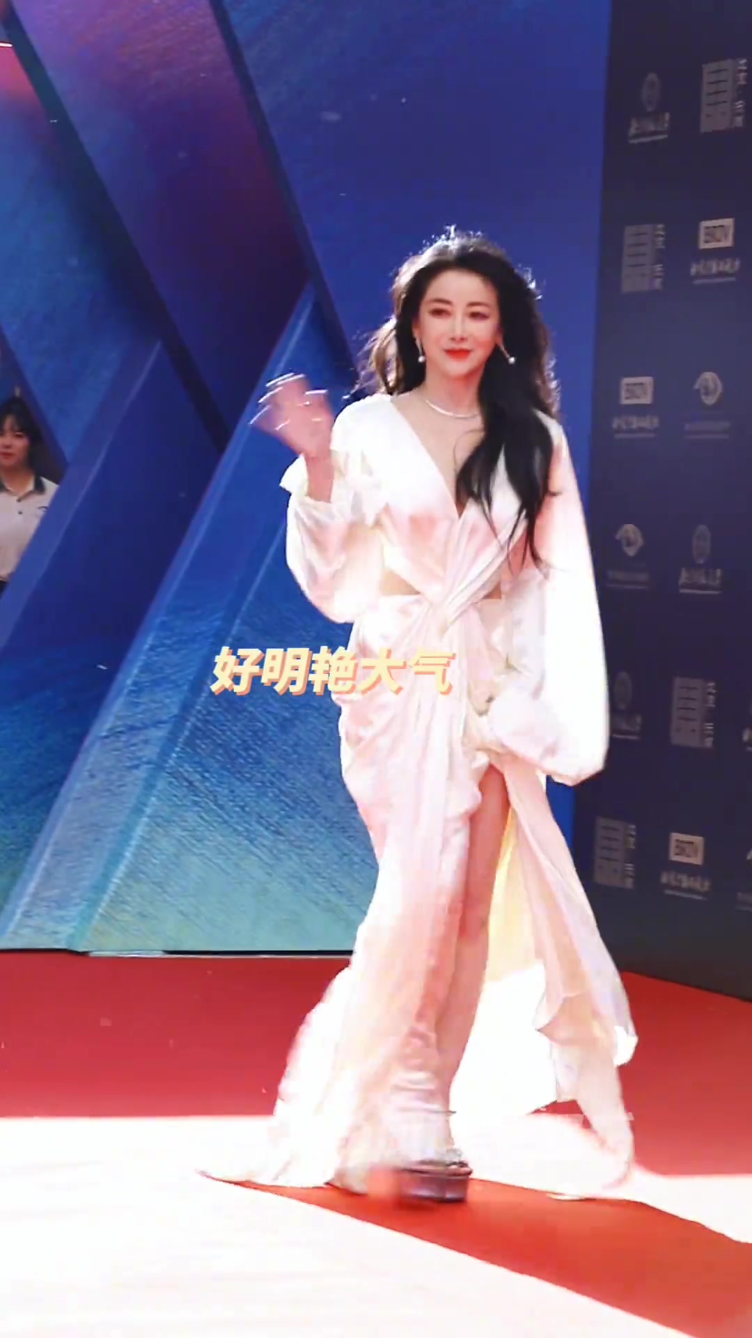 理解什么叫岁月不败美人了