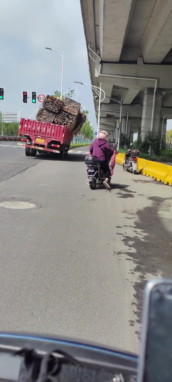 还好没倒，这么过去多少有点赌的成分了
