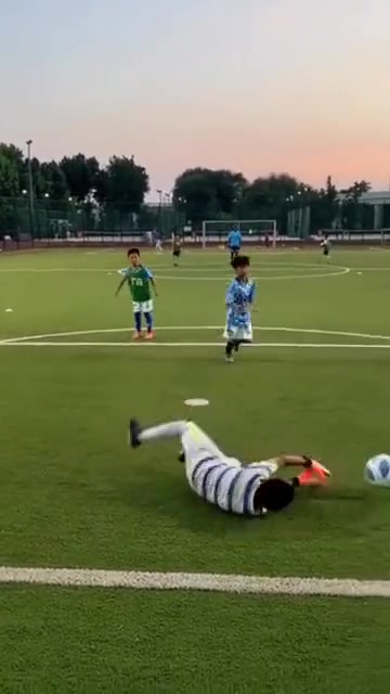 守门的，防守的，进攻的，看视频的都懵了