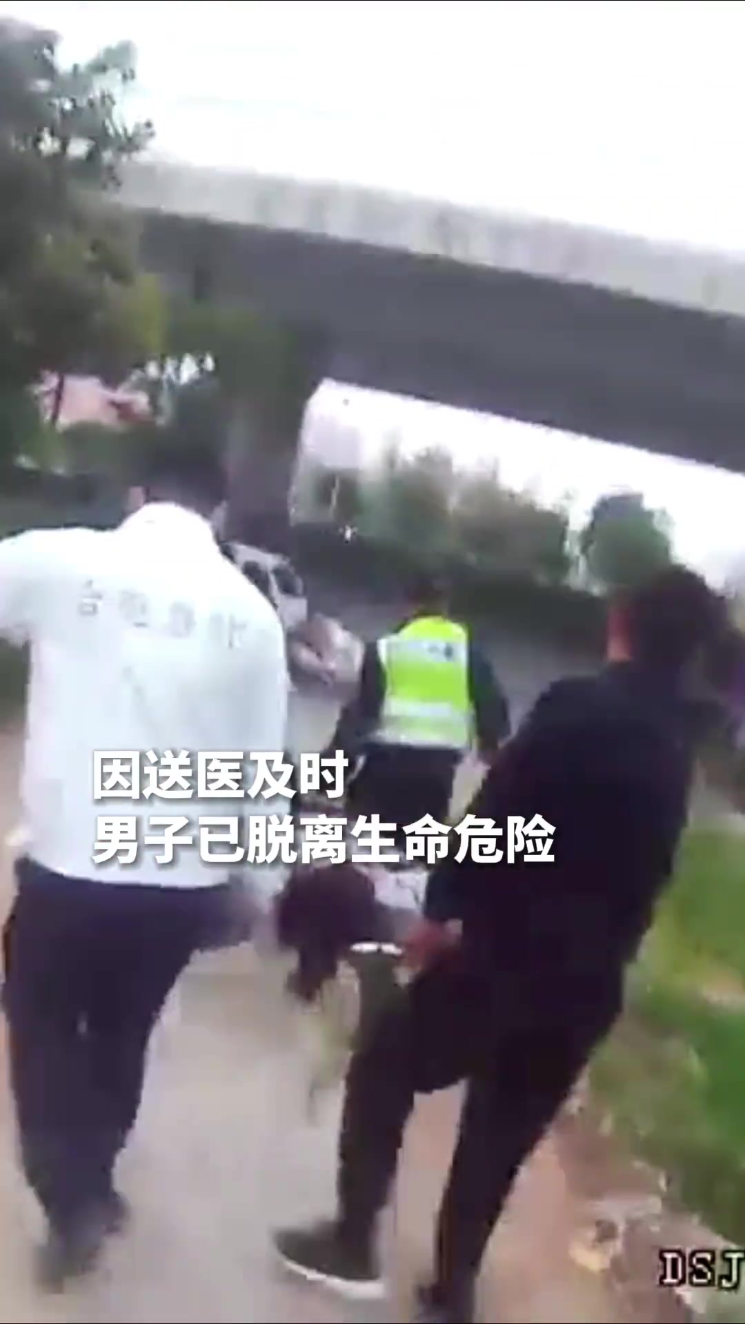 男子报警称身体僵硬呼吸困难，民警展开生死营救！