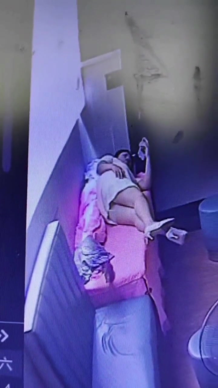 这老鼠想干嘛？竟然搞偷袭