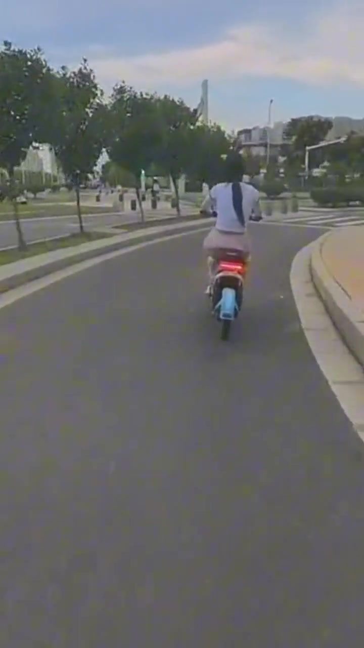 以为你要装，没想到你是撞
