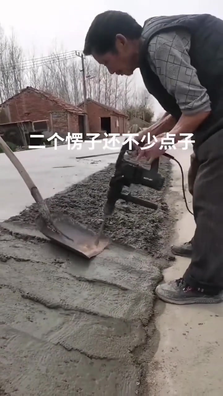 铁锹：我是做了什么要拿这东西突突我