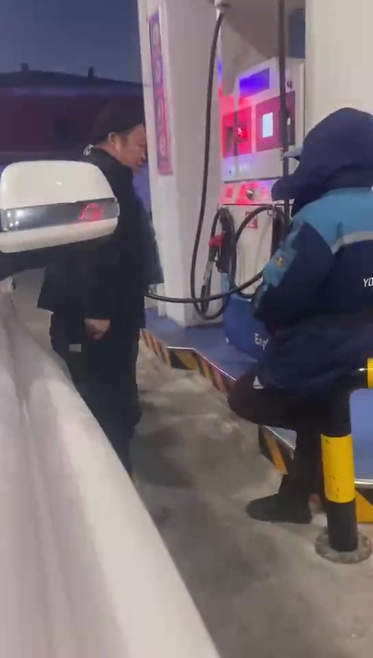 差点我以为他要原地拉屎了