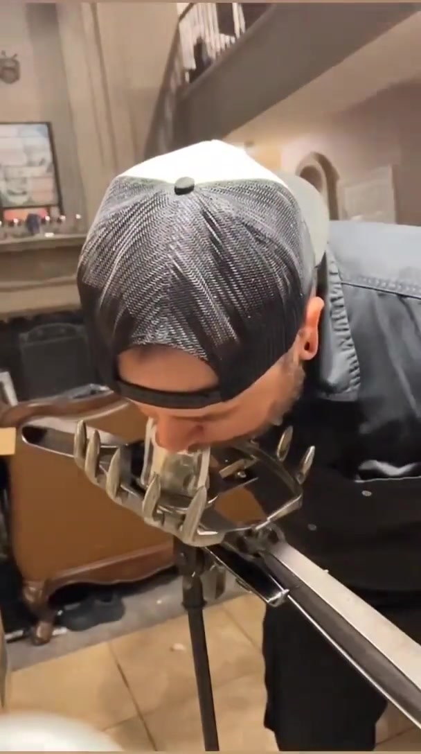 看的我下巴一紧