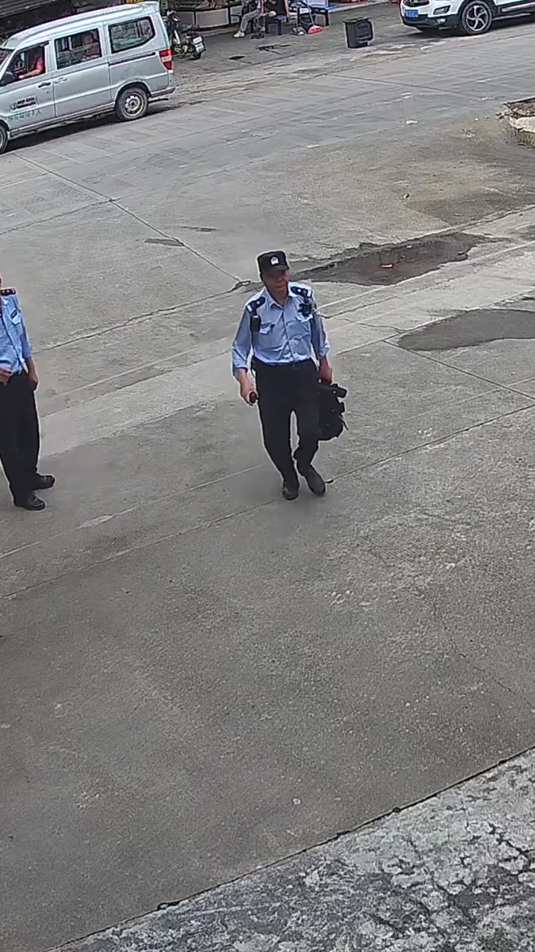 紧急时候求助警察