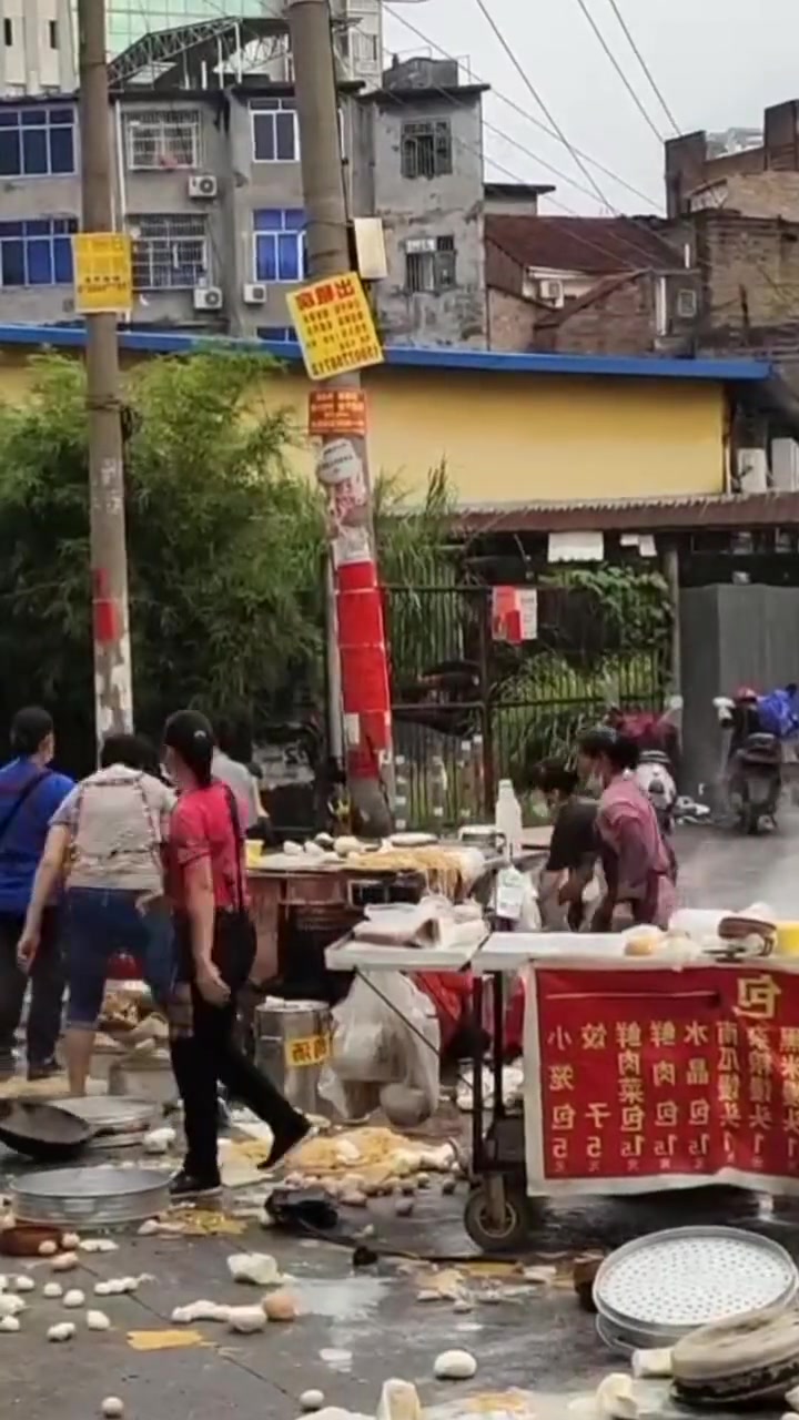 就是有这种情况的发生，地摊永远无法正规化！