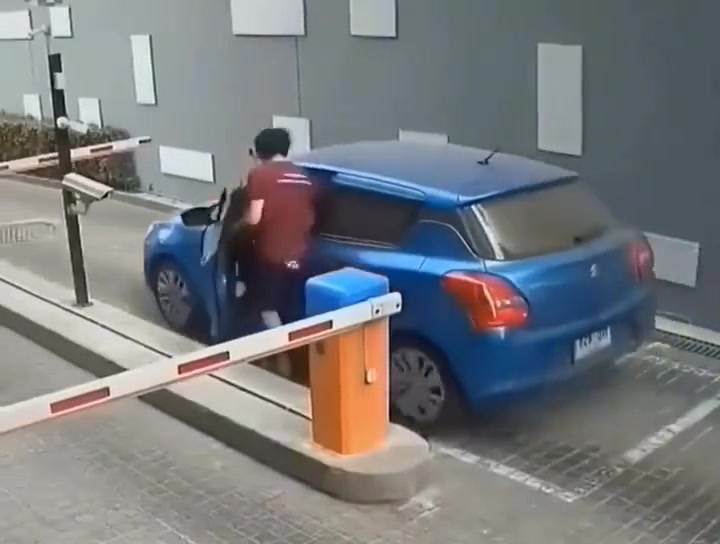 没看懂，要么就下车，要么就上车啊
