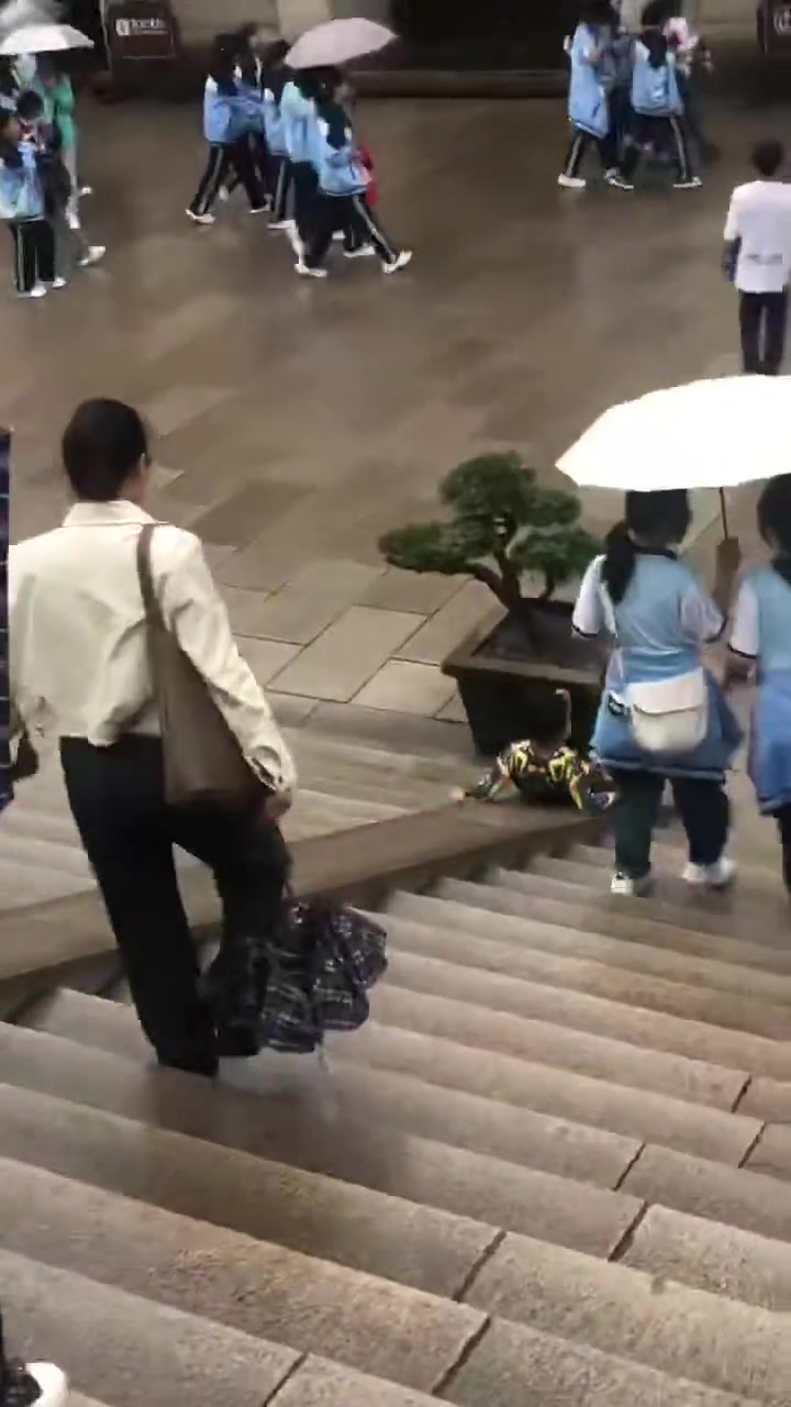 看这身衣服，我就知道他不是凡人！