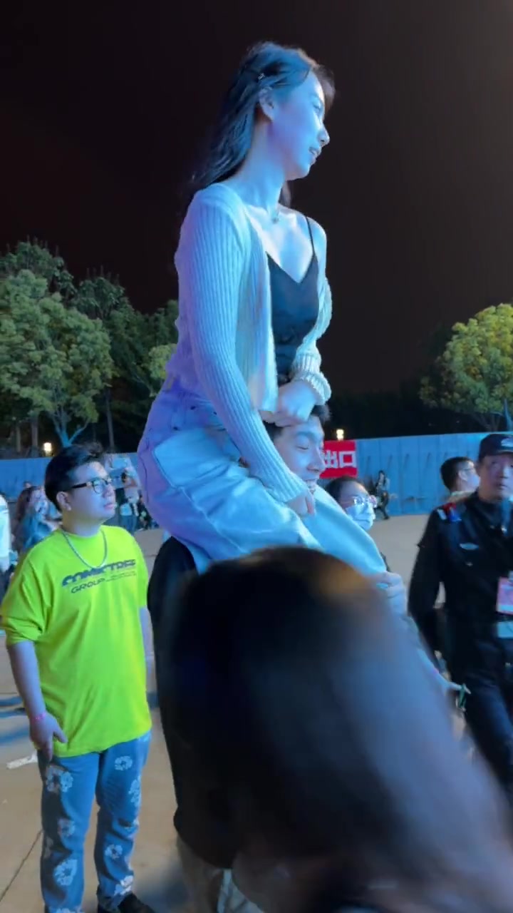 媳妇儿的快乐很简单，但也很短暂...