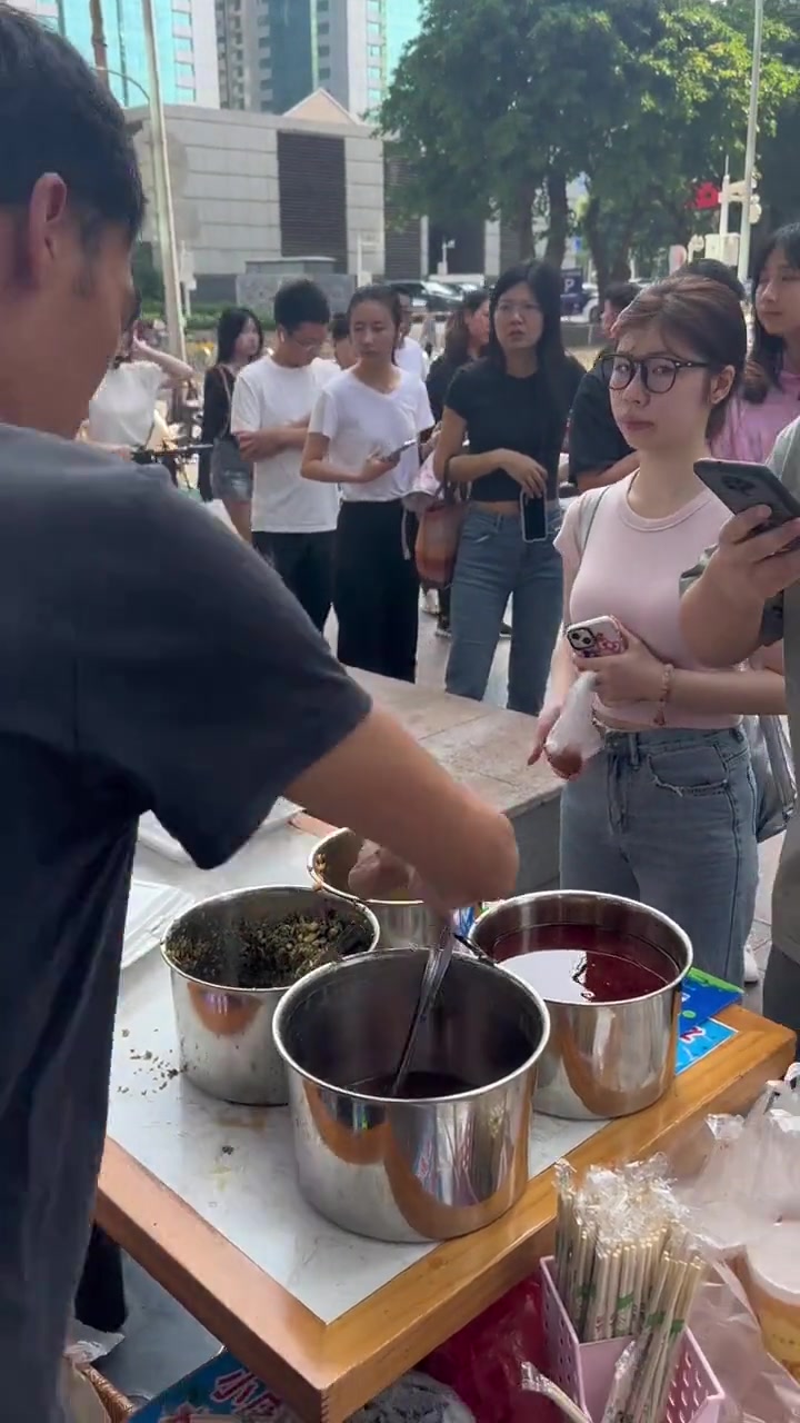 排那么多人，这东西应该很好吃吧