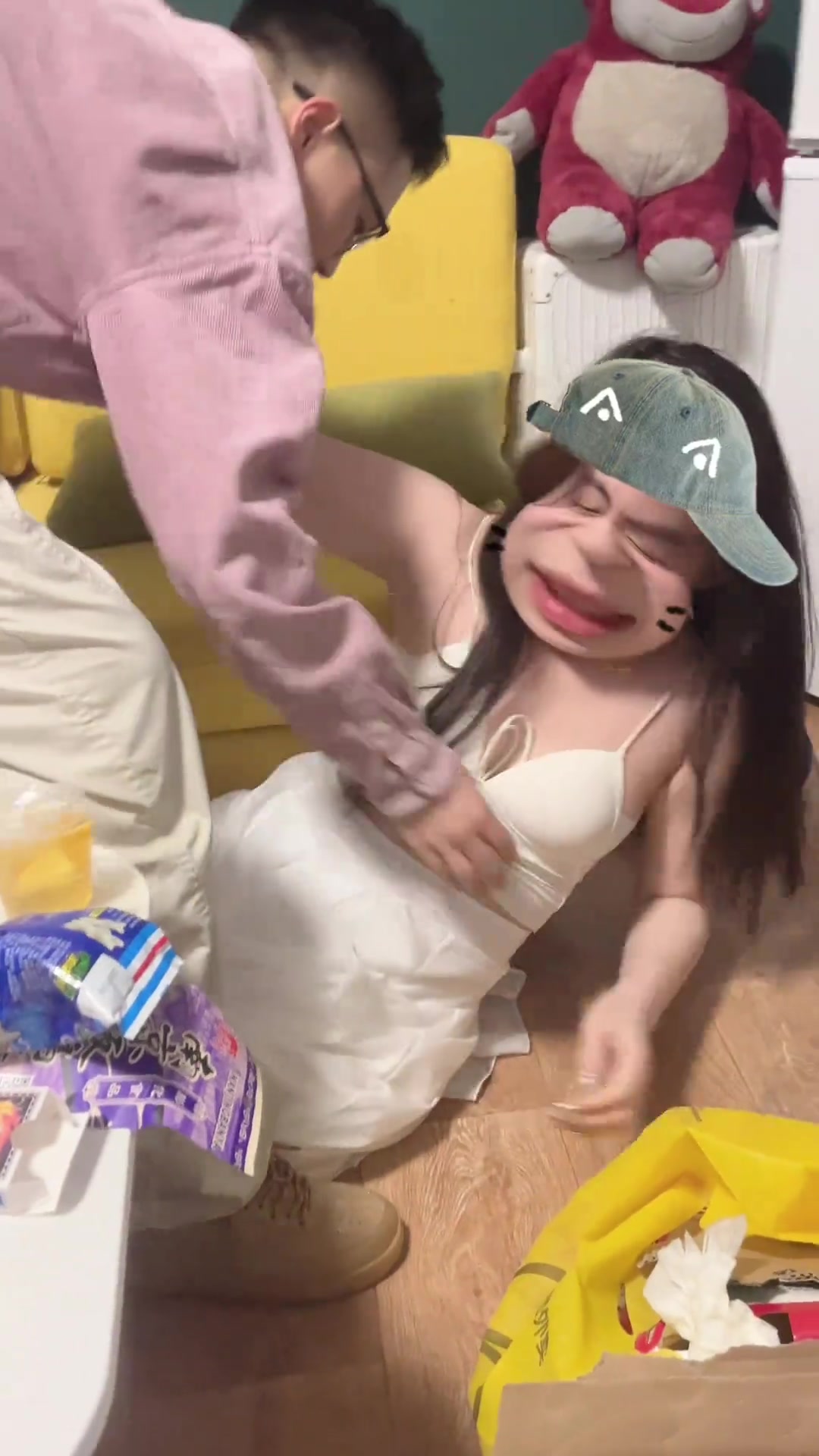老妹这酒品可以啊！都成这了也没有想着赖酒