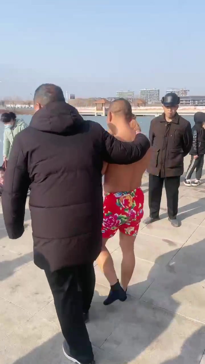 你看，这就是冬泳的“危害”