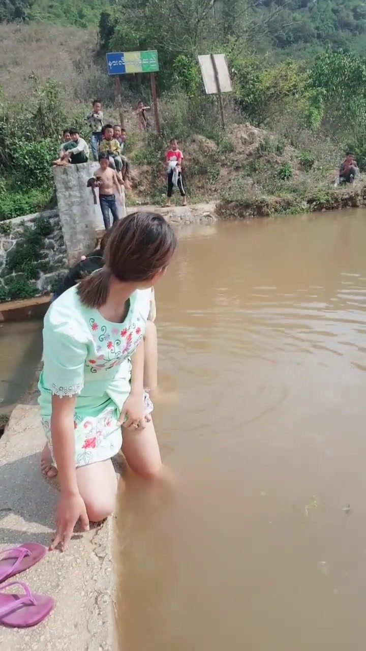 这群小孩没大没小的，得好好教育一下！