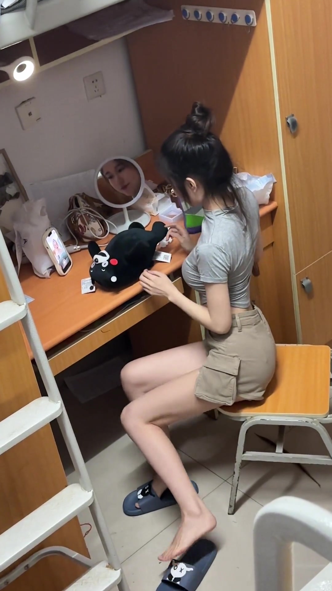 她要硬玩这个游戏的话，我感觉智商不太够...