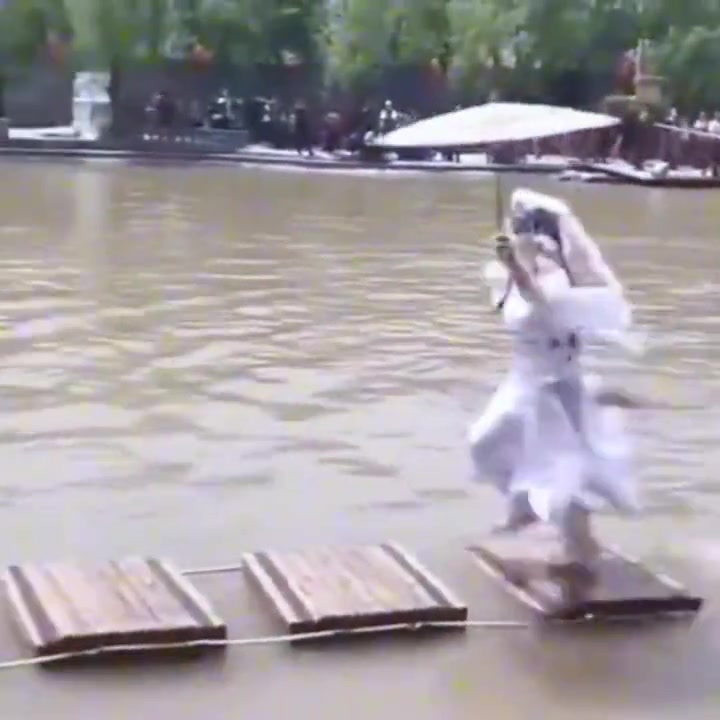快看，是沉香，快看快看，沉。。。底了