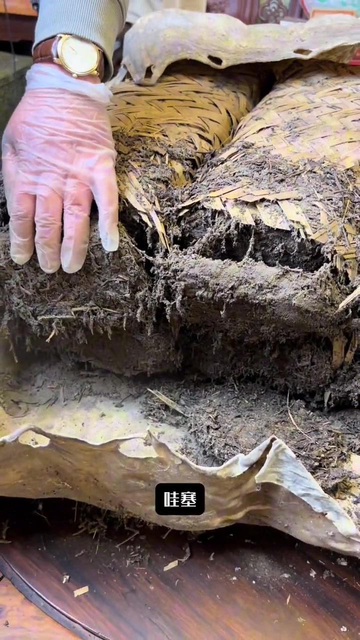 年份普洱茶确实口感会好，但是这一看就是没保存好