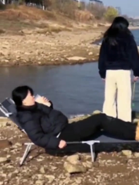 怎么还敷上面膜了