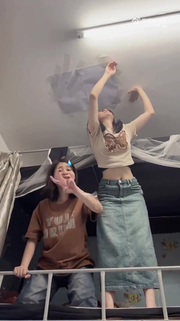 舍友怎么不知道帮小姐姐扶着点？
