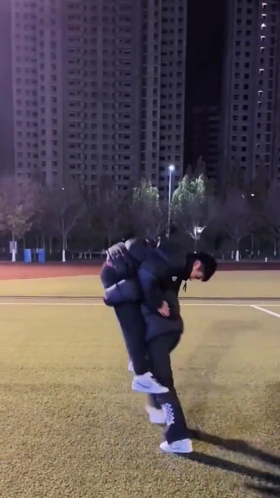 此时不行还来个空接RKO吗