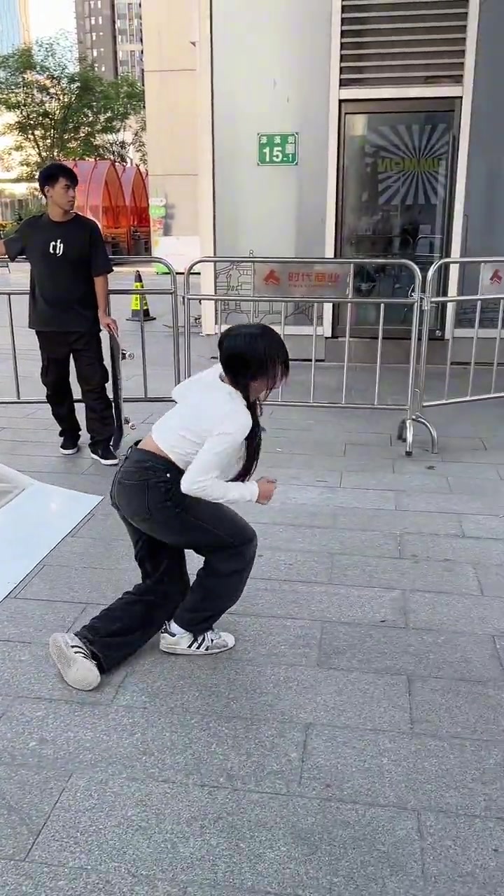 重要的不是摔倒几次，而是多少次摔倒又能爬起来。