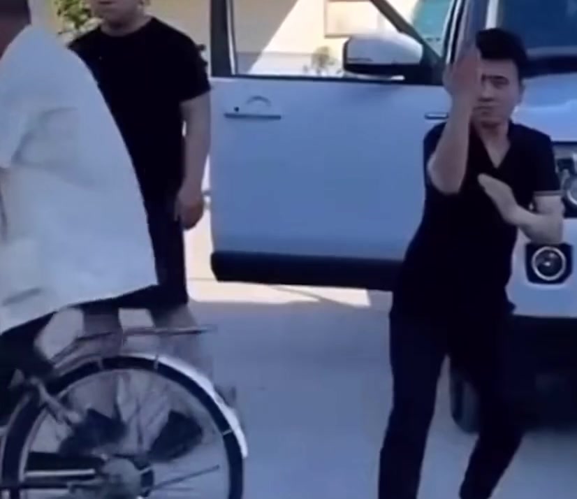 大爷；我记得以前这没有减速带啊