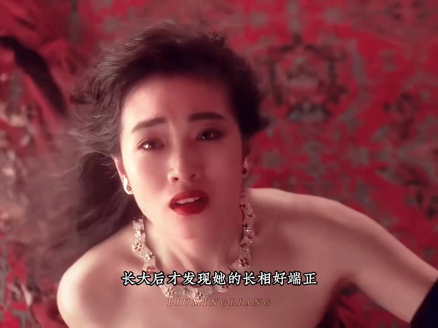 她不是那种一眼美女 她需要时间的推移来证明