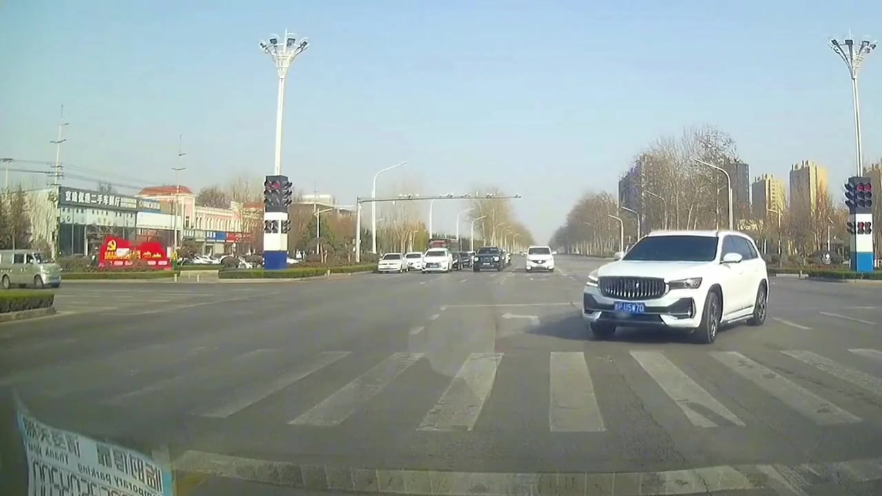 你会不会开车啊，我都转过来了你不让开！