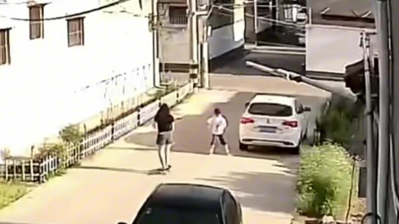 卧龙边上总得有个凤雏的！