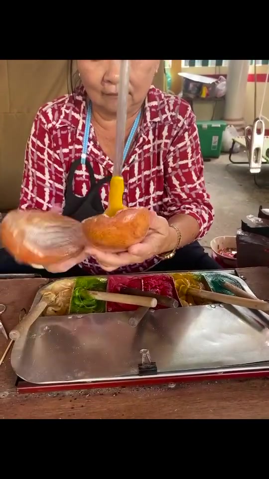 现在街头吹糖已经发展成这样了，干净卫生