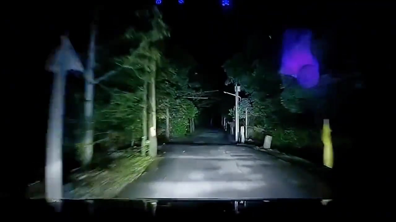 高德地图：请延当前河道继续行驶2公里，到达墓地地