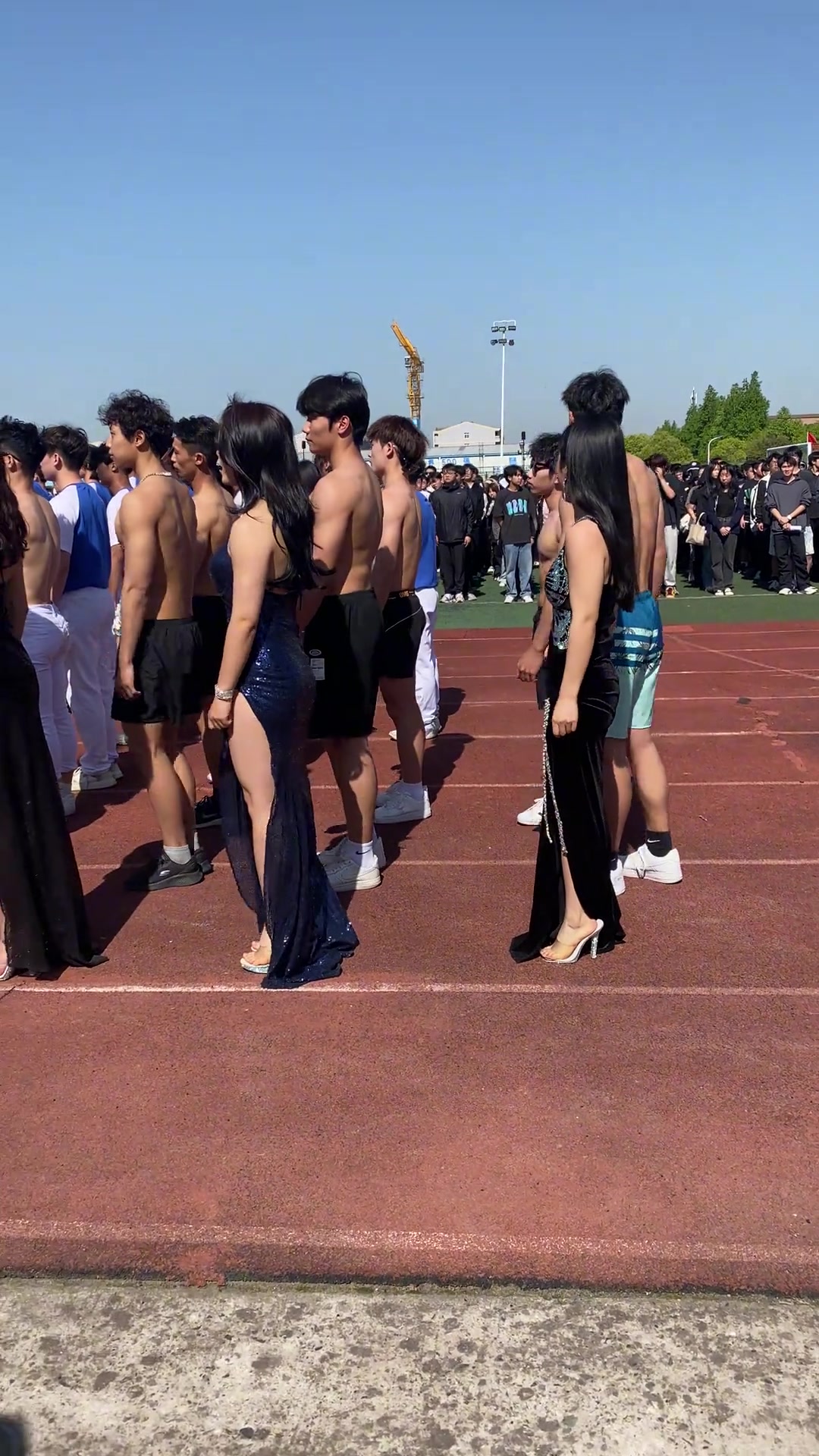 这些大学生一看都是健身专业的