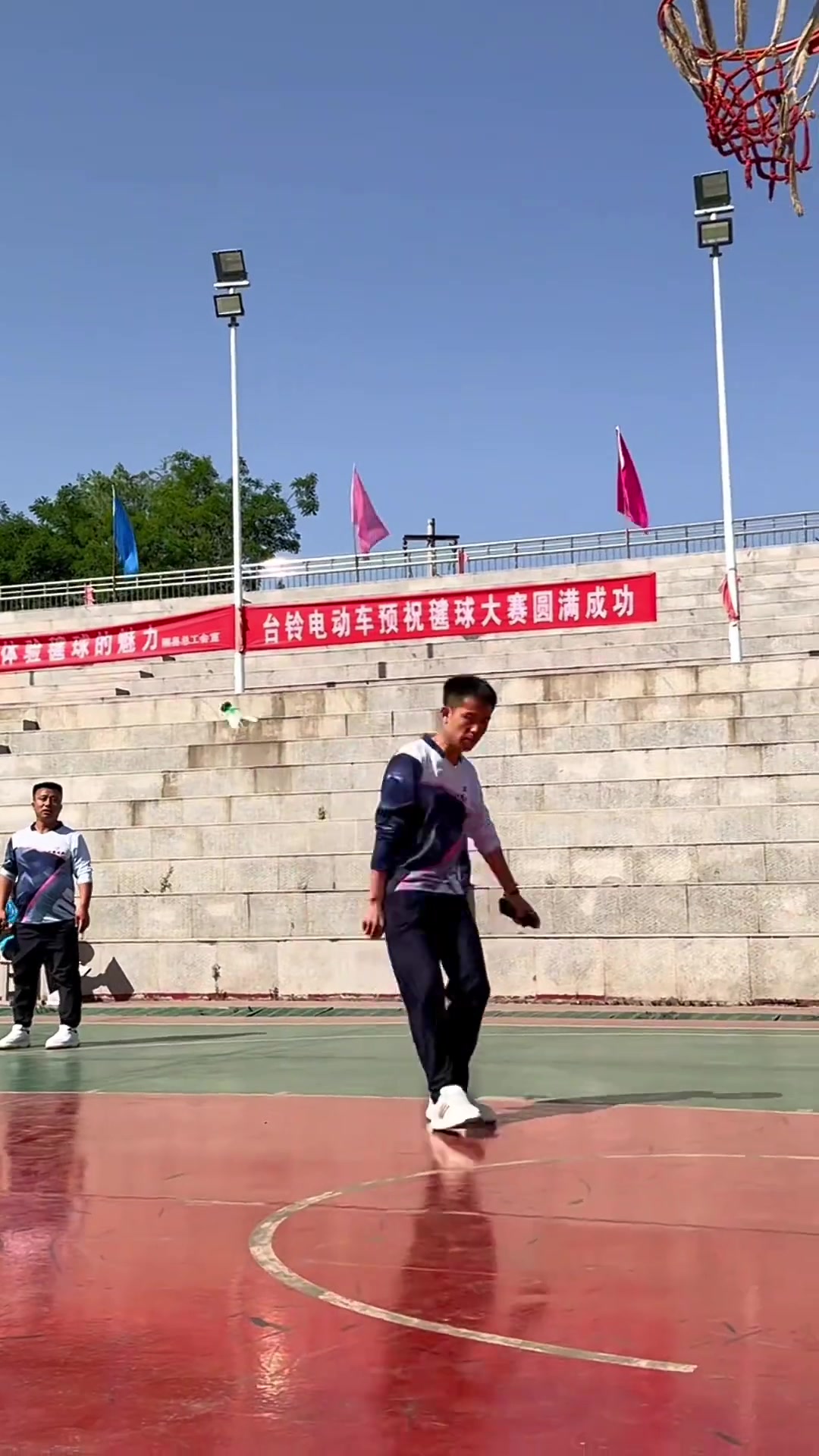 踢毽子是功夫与锻炼的完美结合 ！