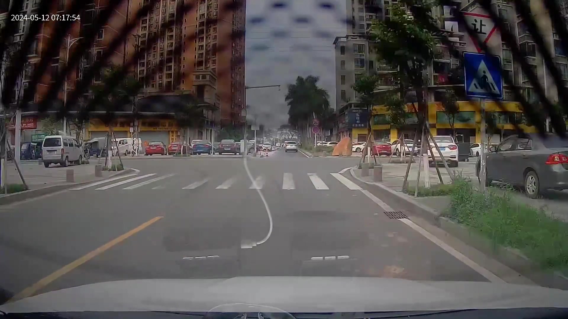 虽然是全责，但是确实没看到旁边来车
