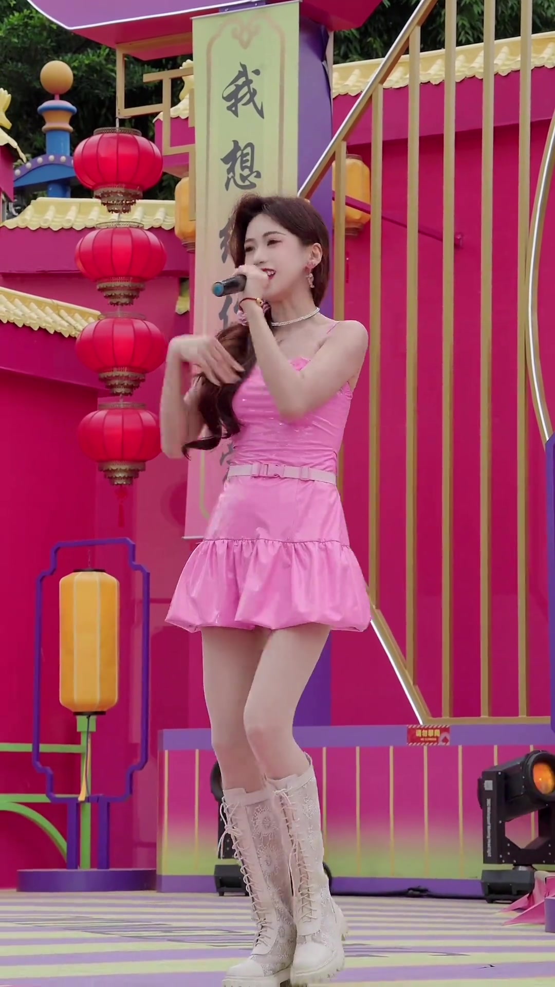 这C位和其他女生，除了衣服一样也差太多了吧