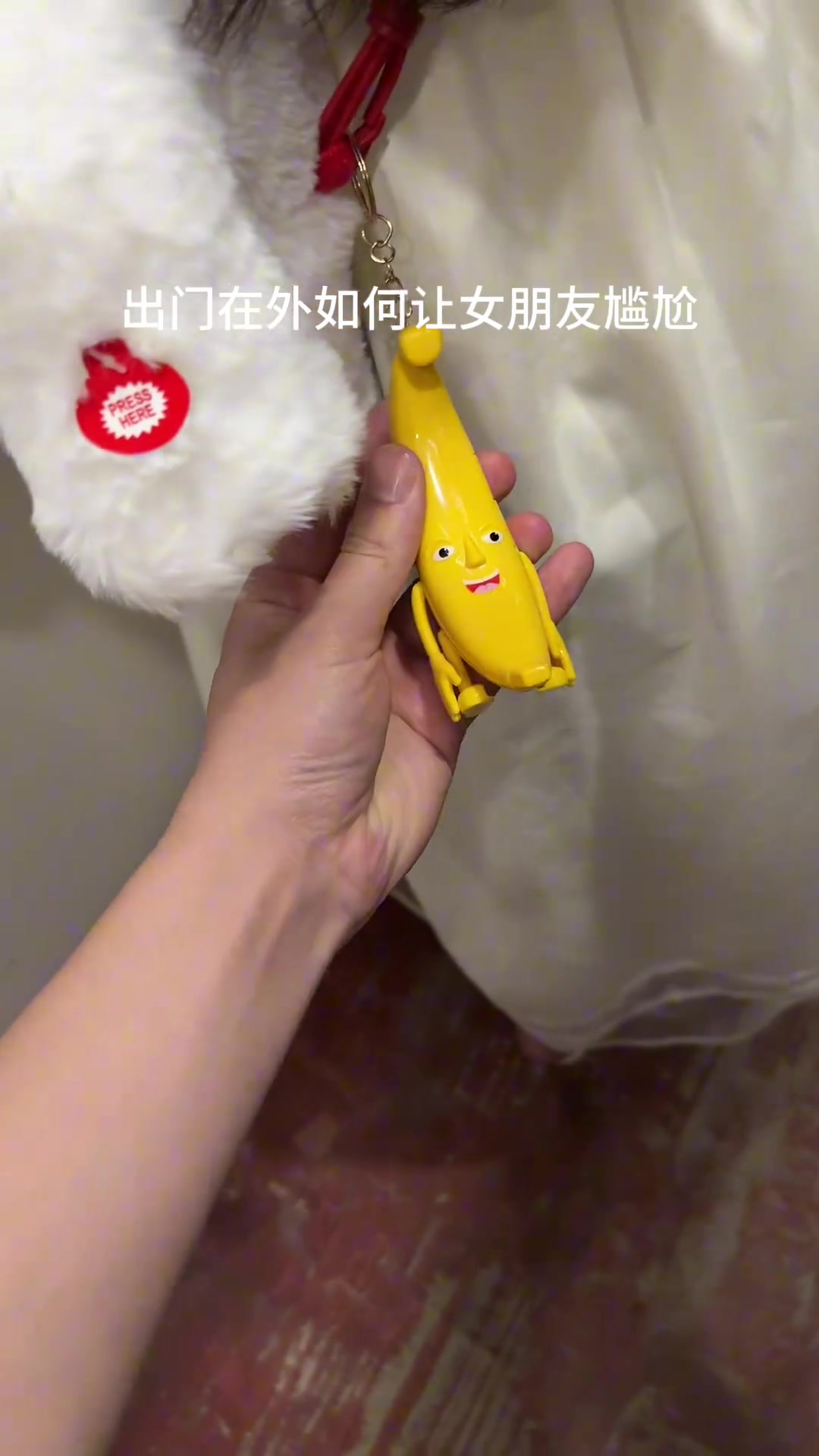 吾辈楷模！出门如何让女朋友当场社死？！