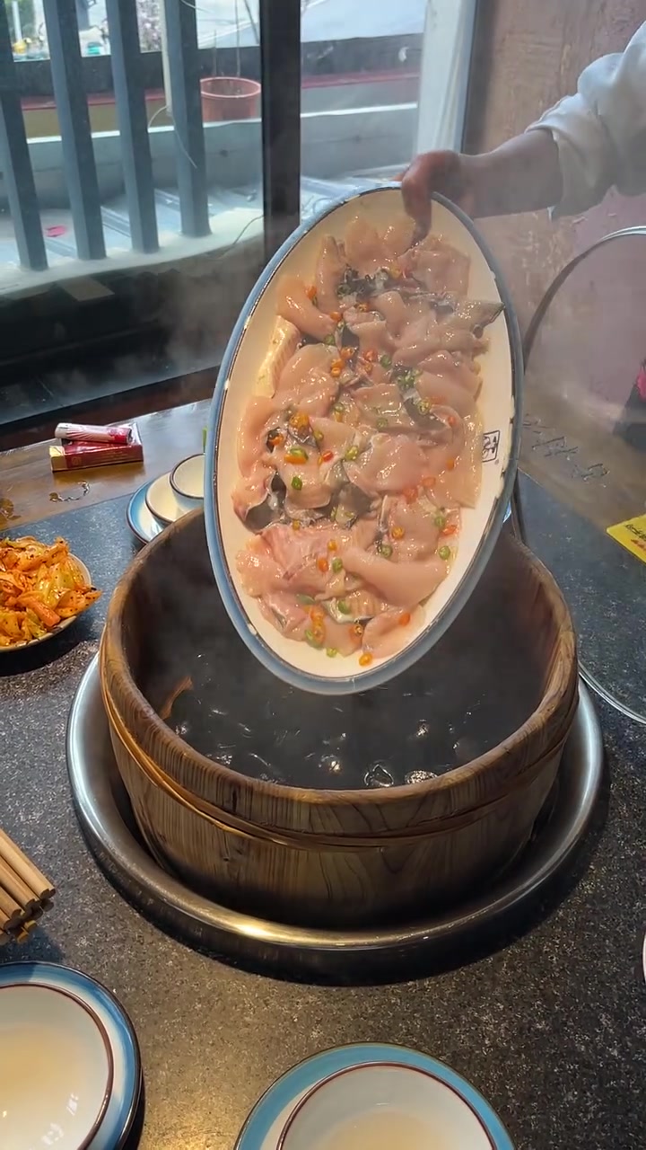 蒸汽木桶鱼！看起来也太鲜了