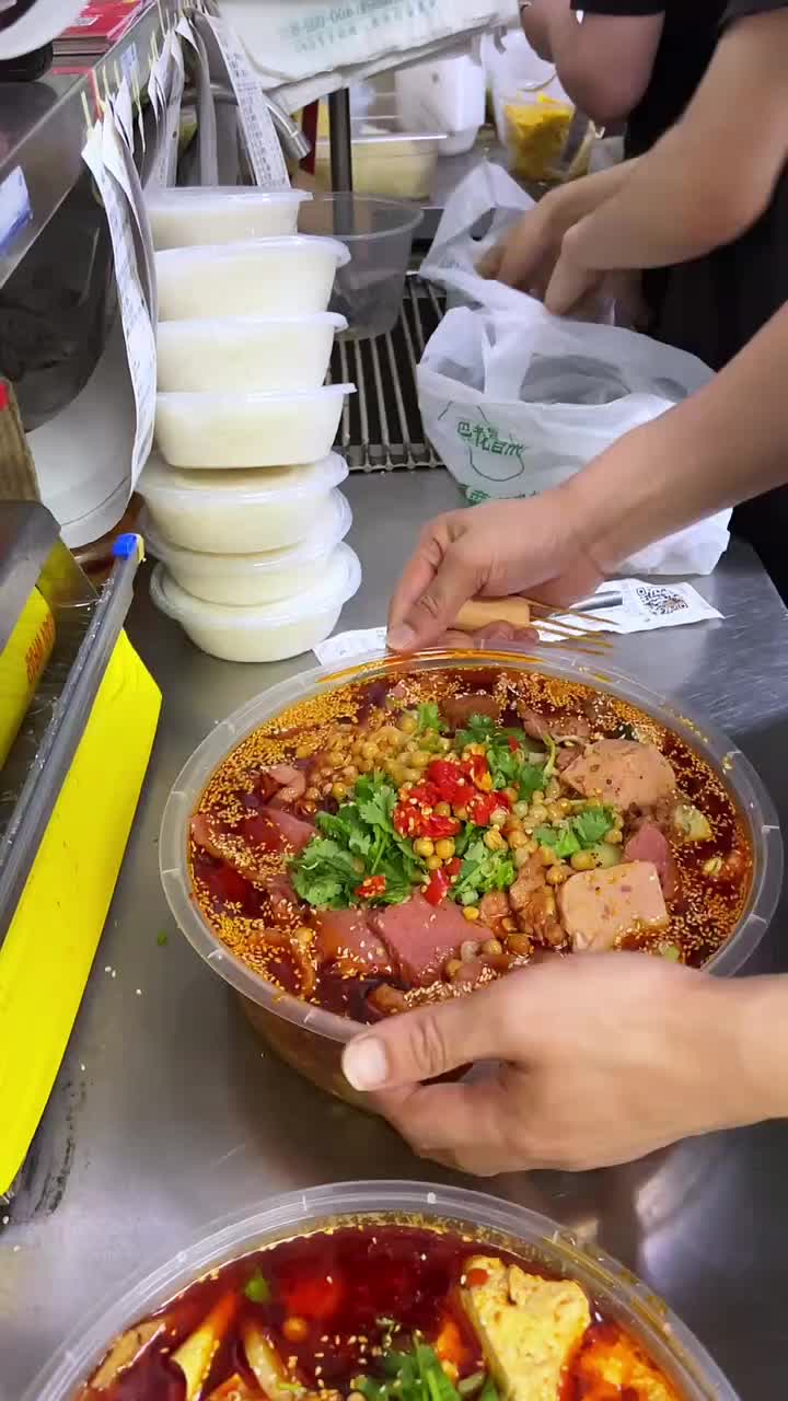 这是什么美食啊？看起来也太香了！