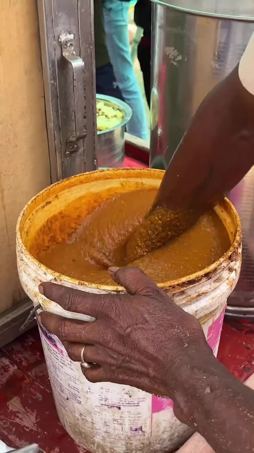 眼前的印度咖喱酱超级大份 只是为了做一份小零食？
