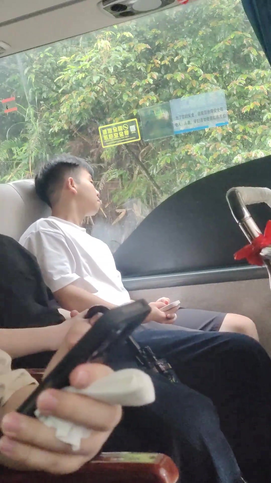 看一眼是尊重，一直看是一直尊重~