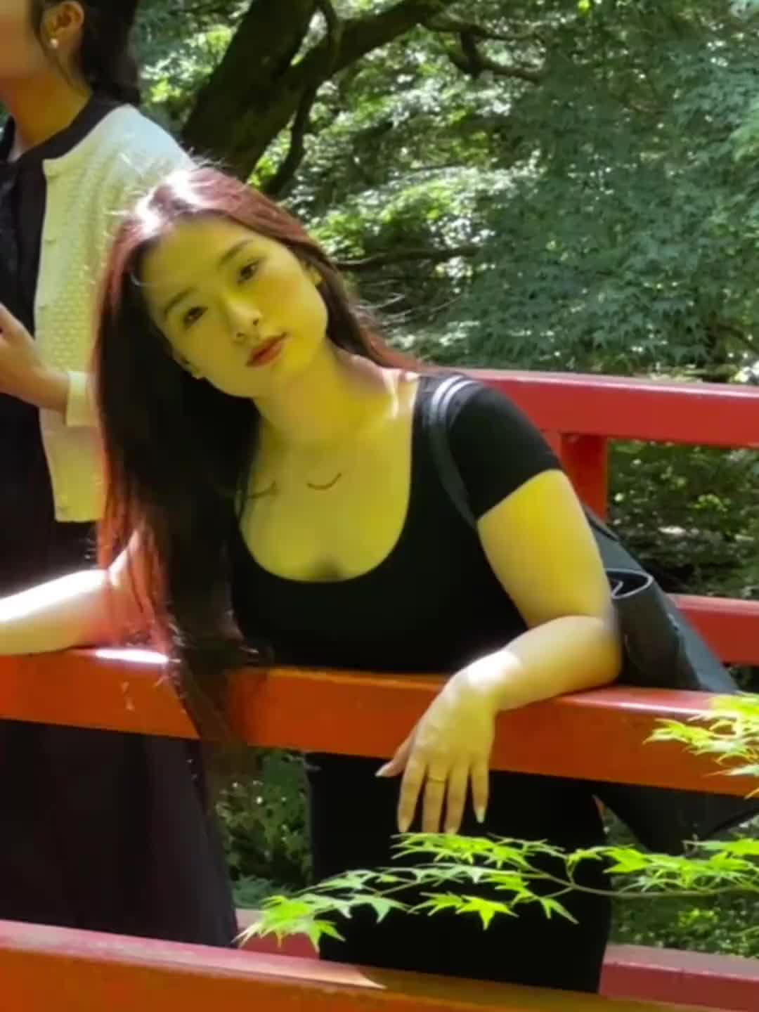 会摆姿势的小姐姐，怎么拍出来都好看呀！！