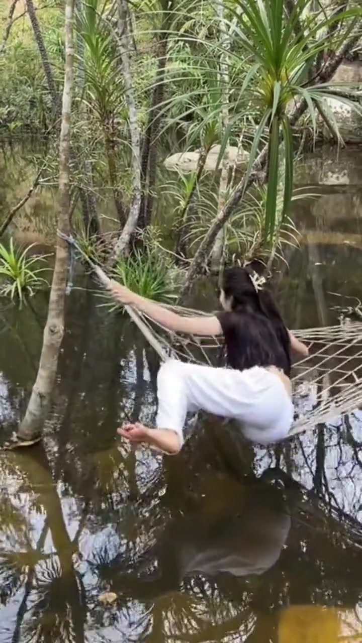 在水上玩吊床，体验会不一样吗？