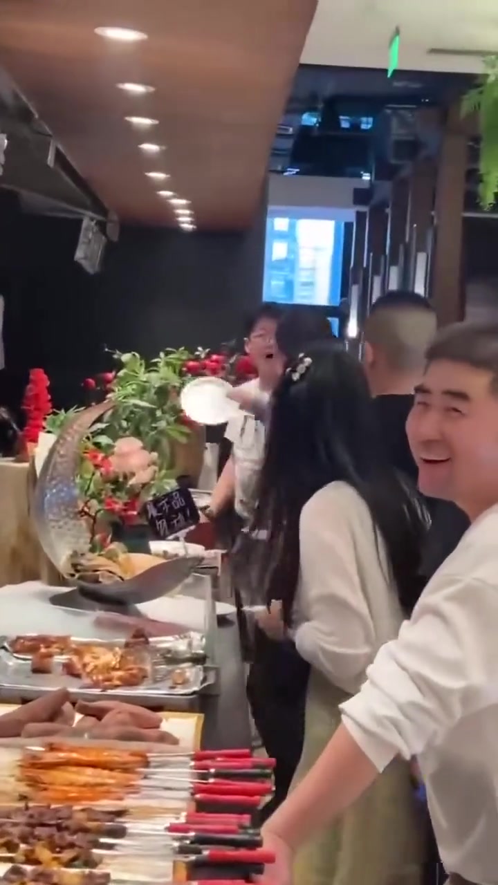 吃自助怎么都能打起来？