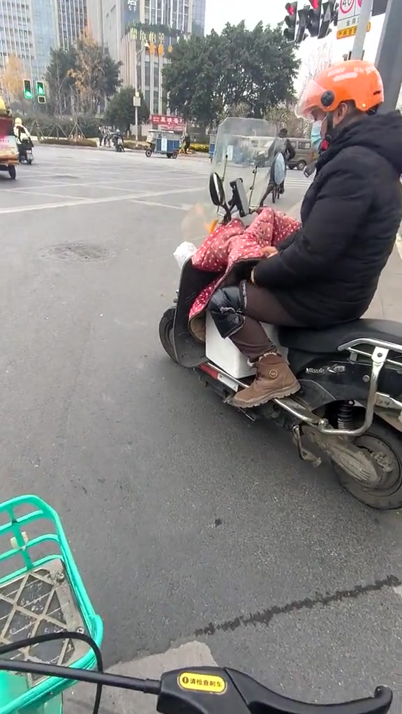 这喇叭声挺特别啊