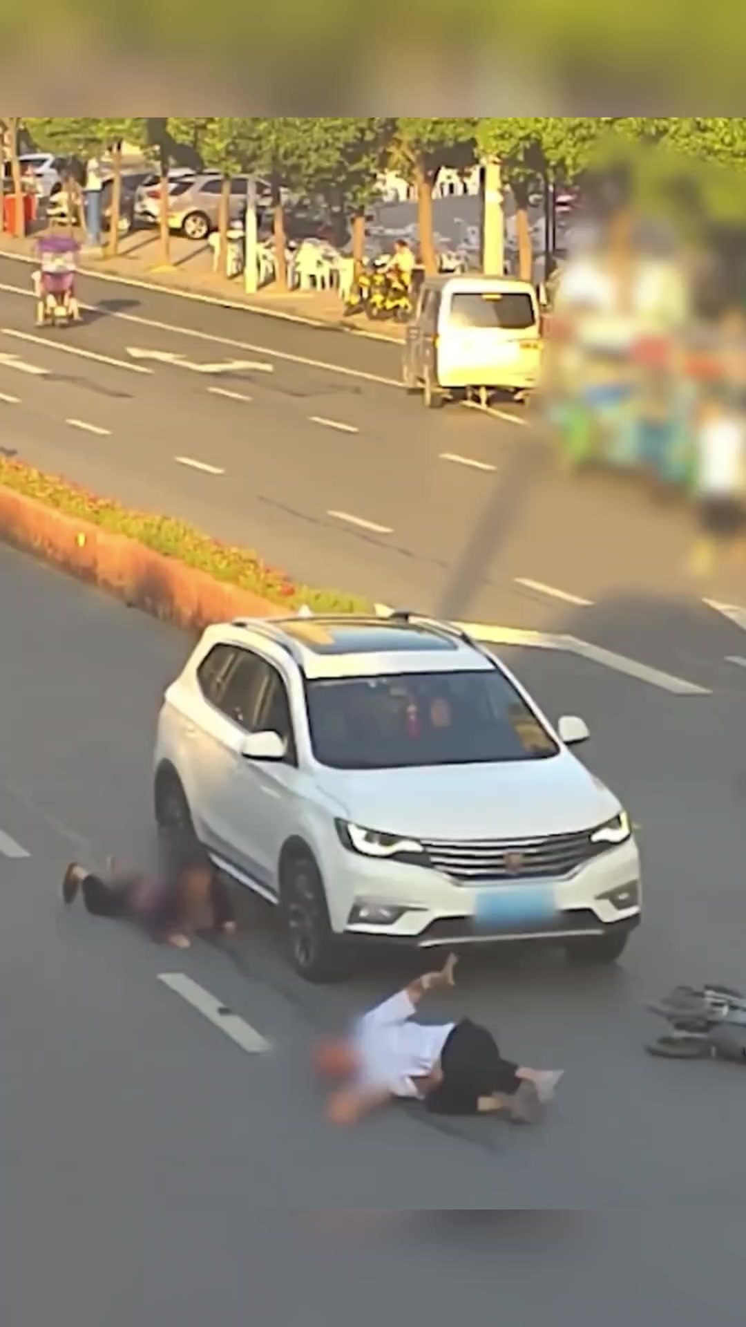 看车来了不知道等，遇上一个开车不看路