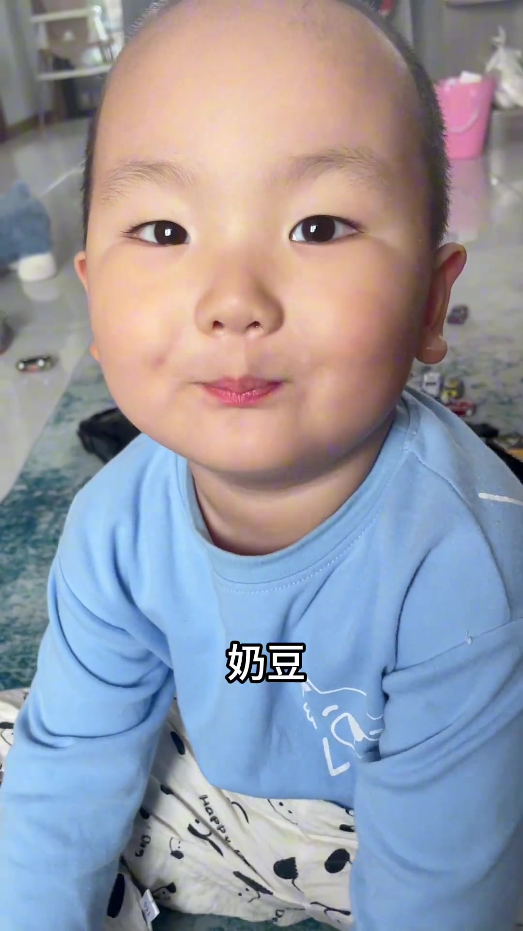 语出惊人的熊孩子给他想一想到底怎么说才能吃到奶豆！