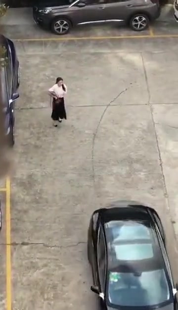 什么事后劲这么大，非要开车怼上去才行啊？